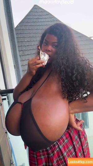 Chioma Lovv photo #0779