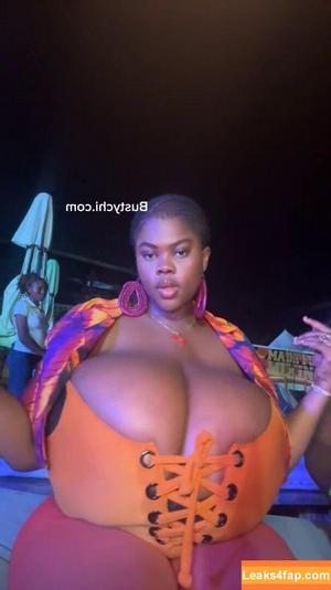 Chioma Lovv photo #0827