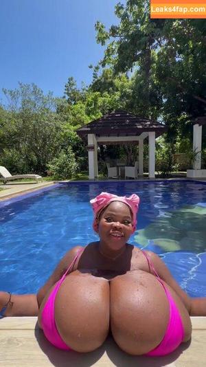Chioma Lovv photo #0873