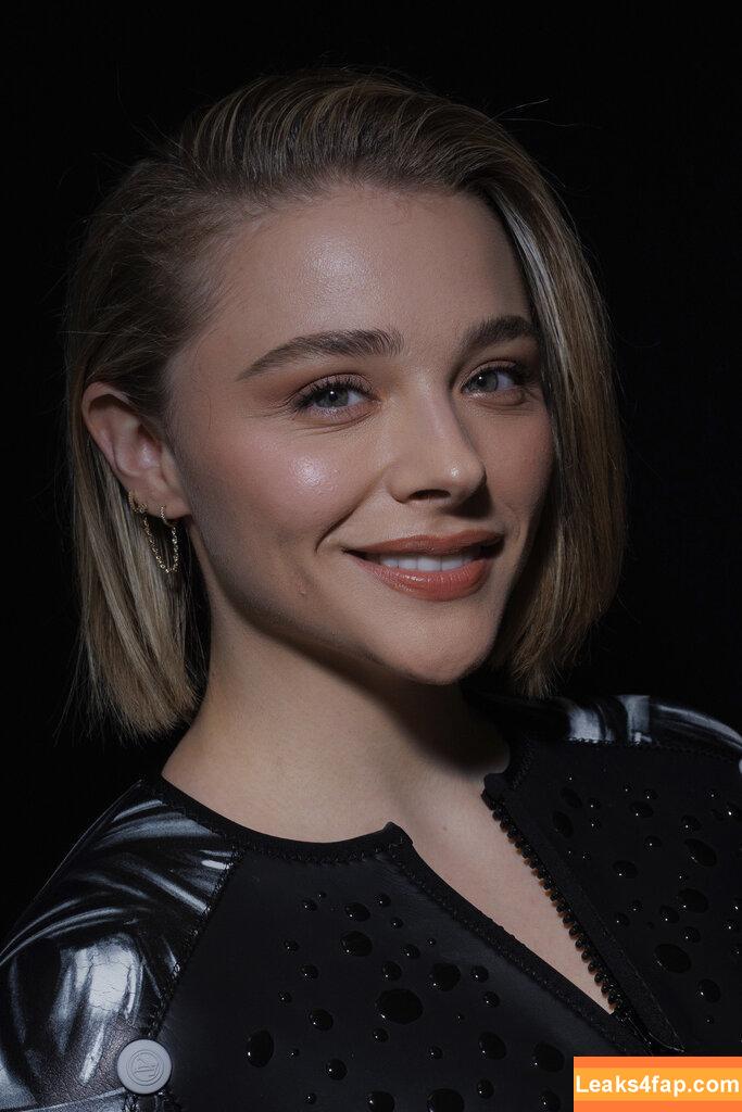 Chloë Grace Moretz / chloegmoretz / https: leaked photo photo #1197