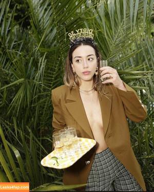 Chloe Bennet фото #0309