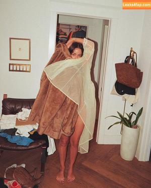Chloe Bennet фото #0530