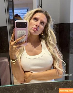 Chloe Burrows photo #0100