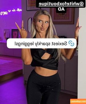 Chloe Burrows фото #0105