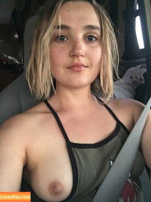 Chloe Fineman photo #0032