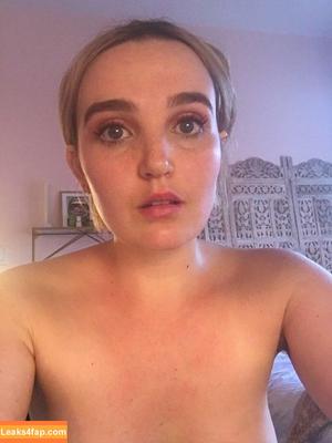 Chloe Fineman photo #0037