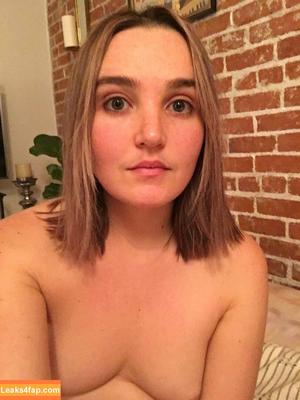 Chloe Fineman photo #0040