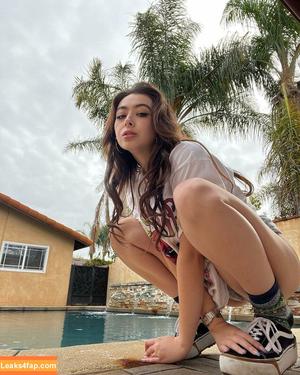 Chloe Surreal photo #0131