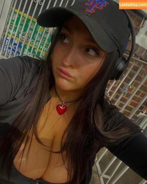 Chloe photo #0151