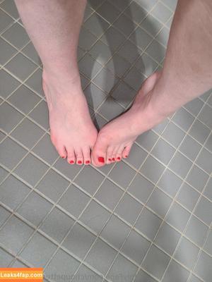choupettes_pinky_toe photo #0004