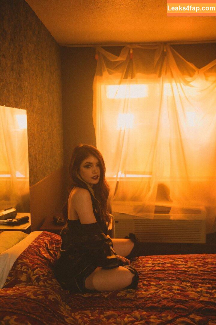 Chrissy Costanza / chrissycostanza leaked photo photo #0002
