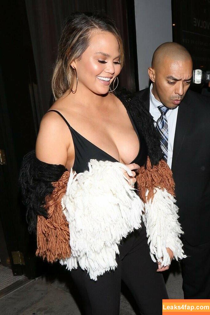 Chrissy Teigen / ChrissyTeigen слитое фото фото #0032