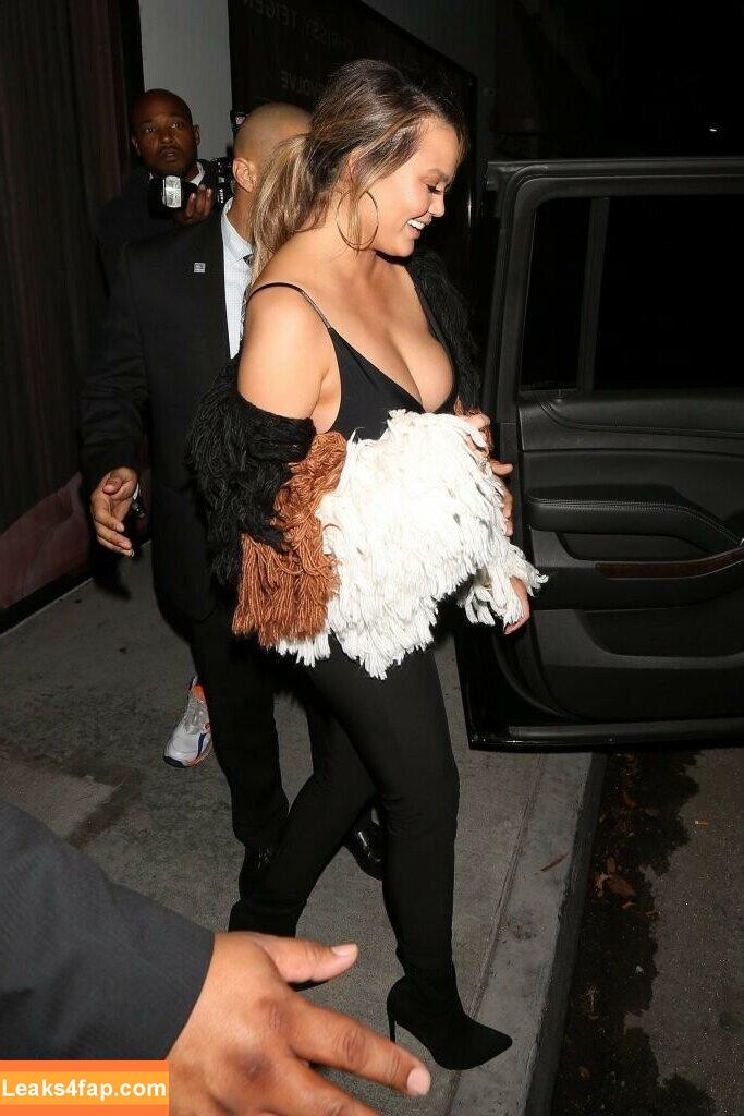 Chrissy Teigen / ChrissyTeigen слитое фото фото #0047