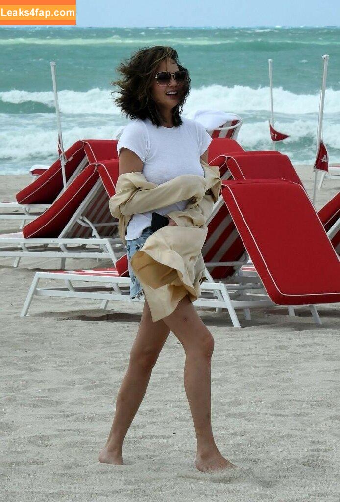 Chrissy Teigen / ChrissyTeigen слитое фото фото #0059