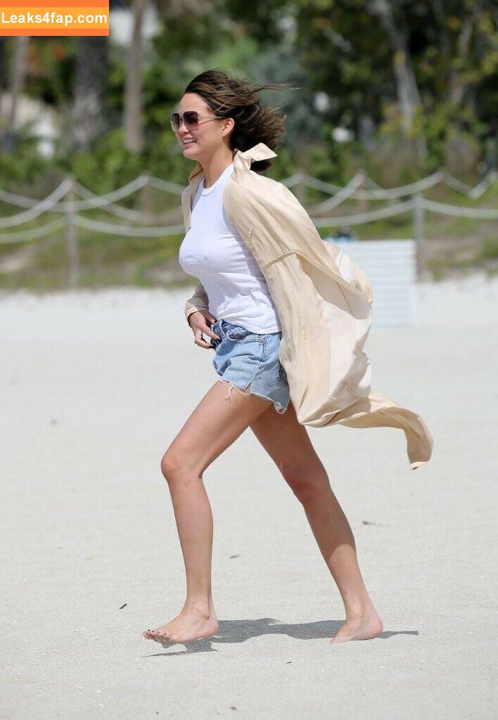 Chrissy Teigen / ChrissyTeigen слитое фото фото #0084