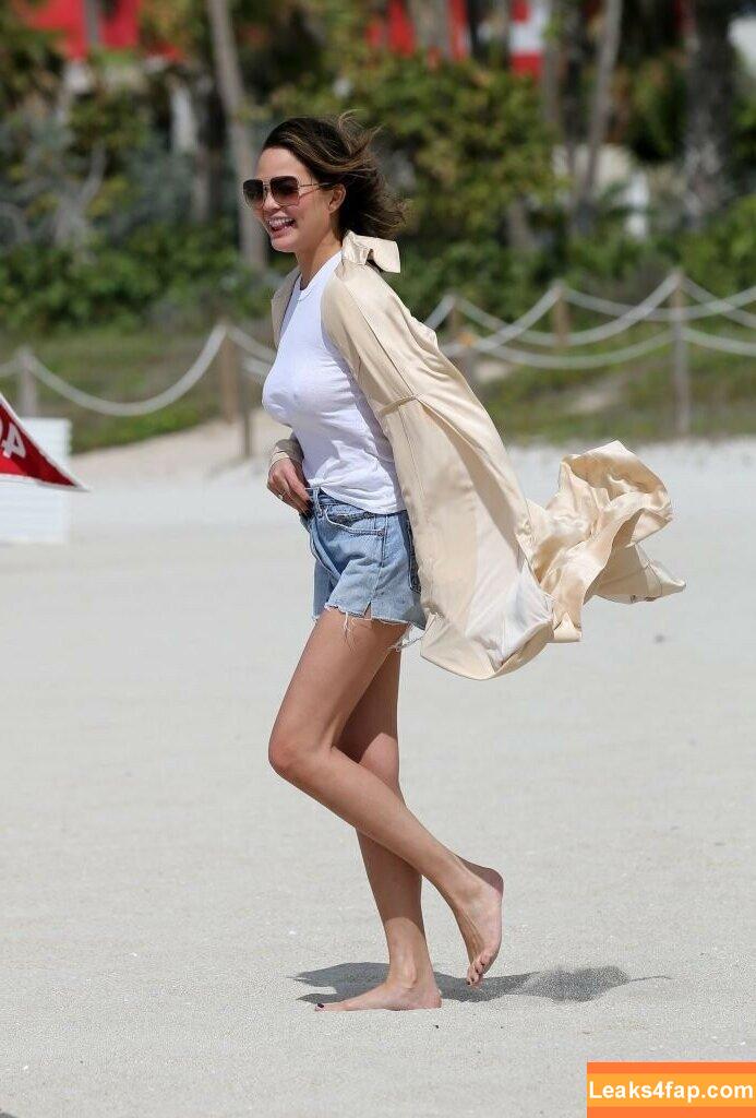 Chrissy Teigen / ChrissyTeigen слитое фото фото #0085