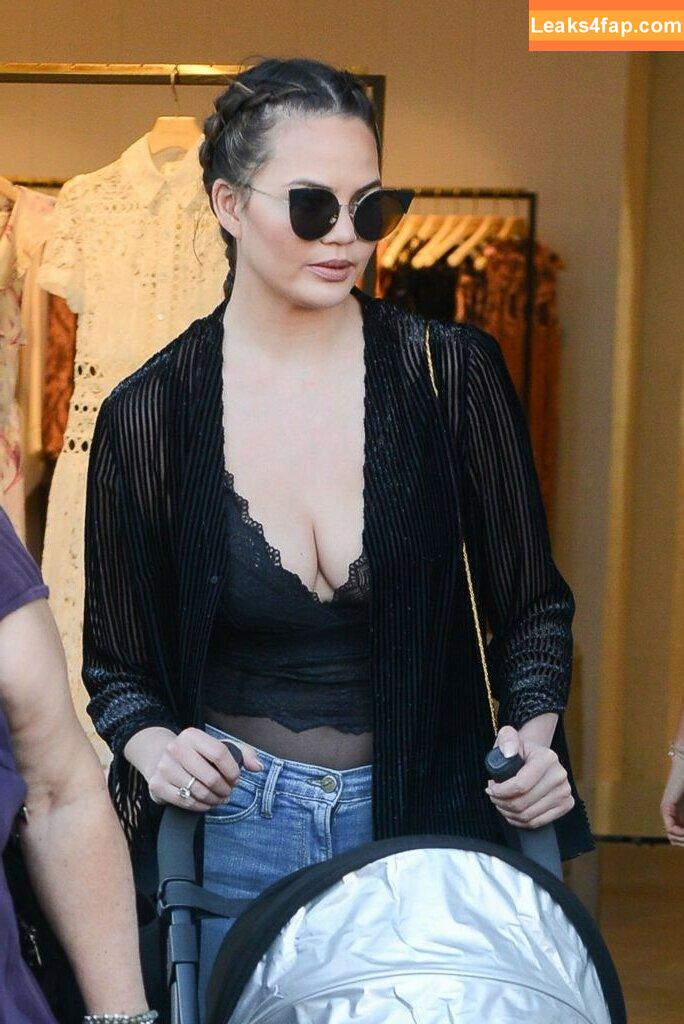 Chrissy Teigen / ChrissyTeigen слитое фото фото #0090