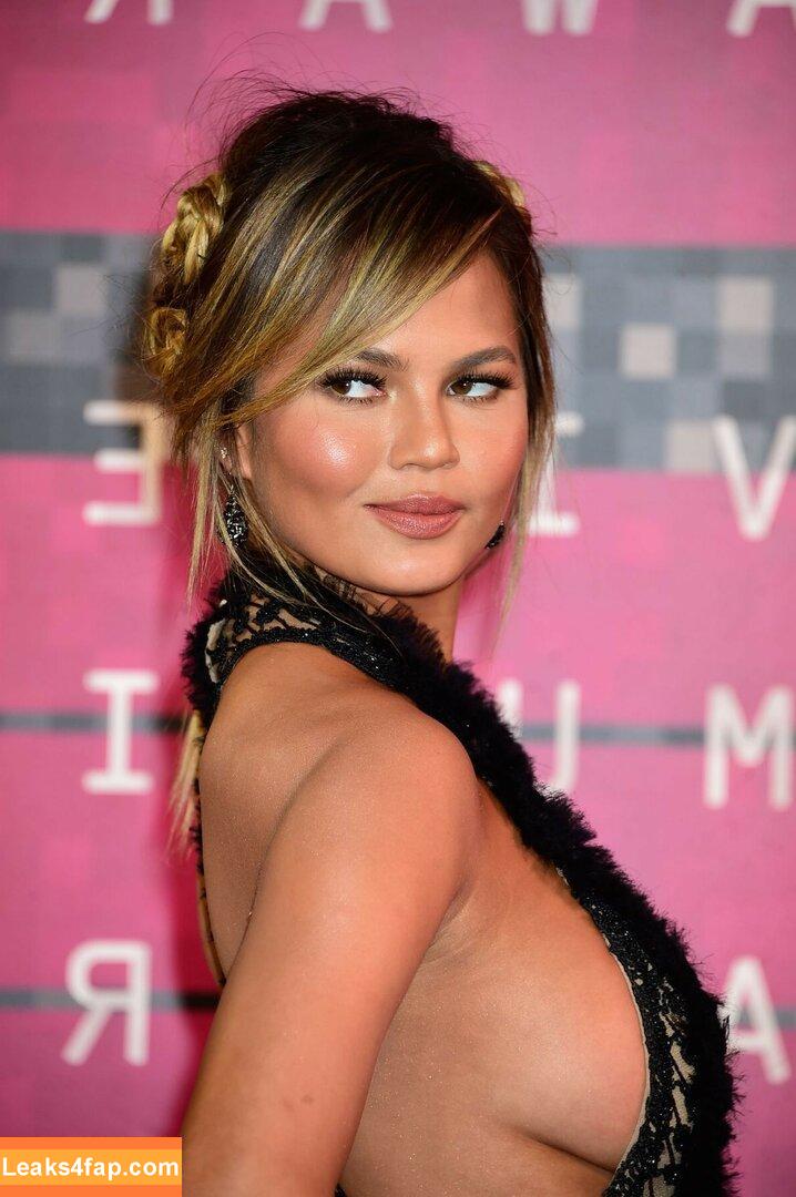 Chrissy Teigen / ChrissyTeigen слитое фото фото #0101