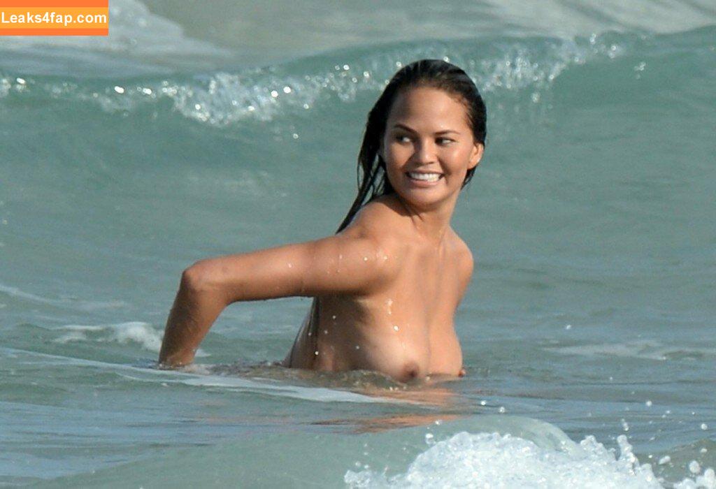 Chrissy Teigen / ChrissyTeigen слитое фото фото #0107
