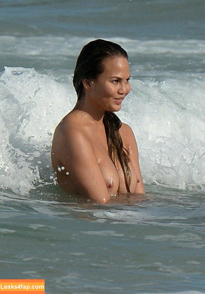 Chrissy Teigen / ChrissyTeigen слитое фото фото #0108