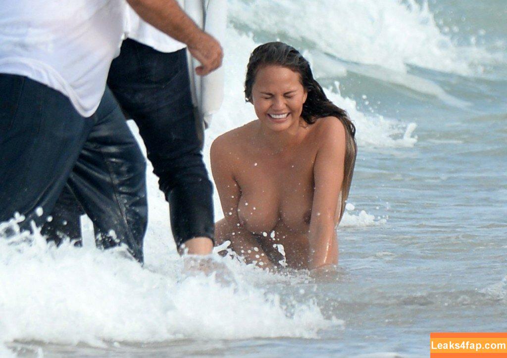Chrissy Teigen / ChrissyTeigen слитое фото фото #0109