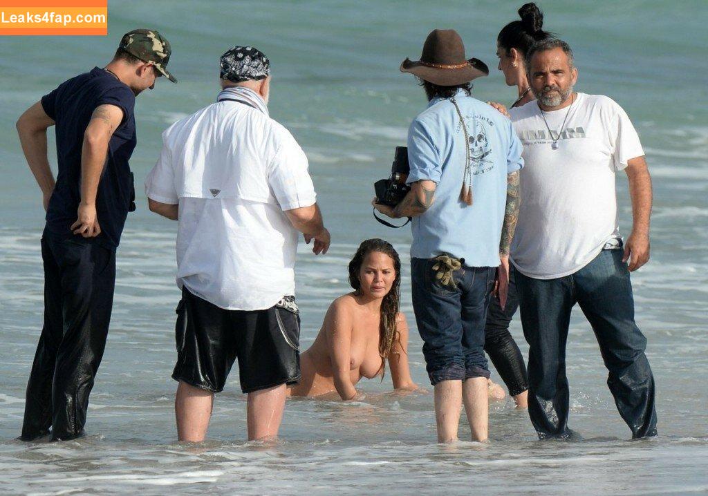 Chrissy Teigen / ChrissyTeigen слитое фото фото #0120