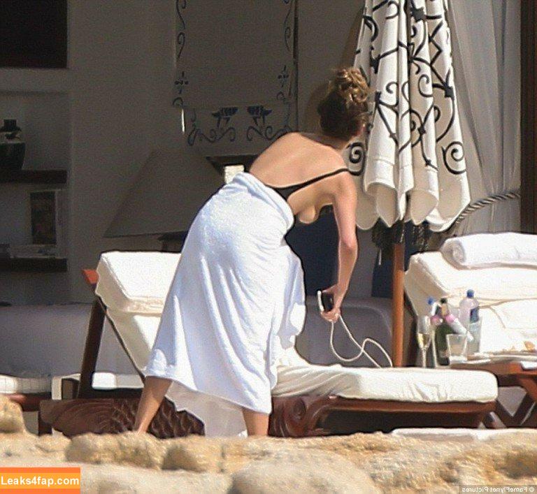 Chrissy Teigen / ChrissyTeigen leaked photo photo #0143