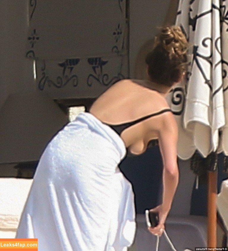 Chrissy Teigen / ChrissyTeigen leaked photo photo #0144