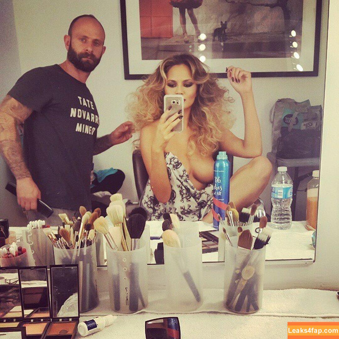 Chrissy Teigen / ChrissyTeigen слитое фото фото #0152