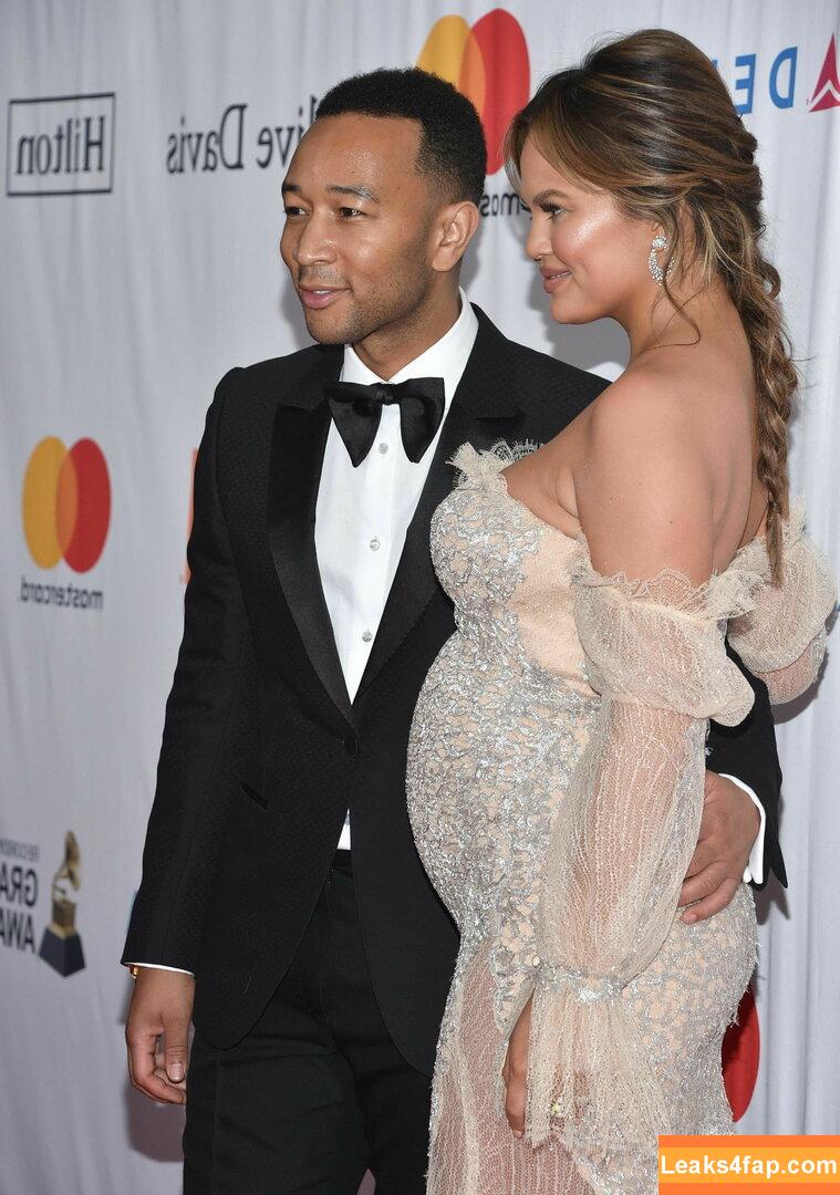 Chrissy Teigen / ChrissyTeigen слитое фото фото #0157