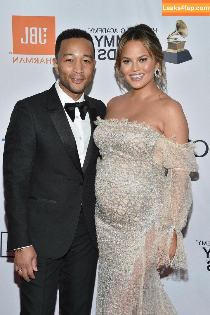 Chrissy Teigen / ChrissyTeigen слитое фото фото #0162