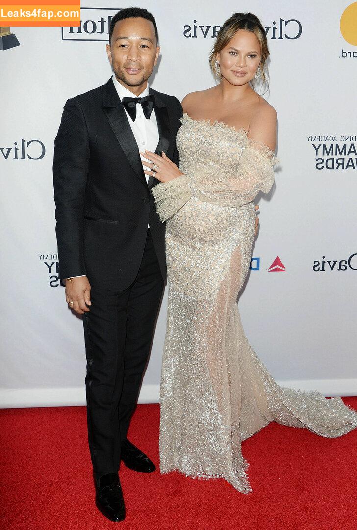 Chrissy Teigen / ChrissyTeigen слитое фото фото #0175