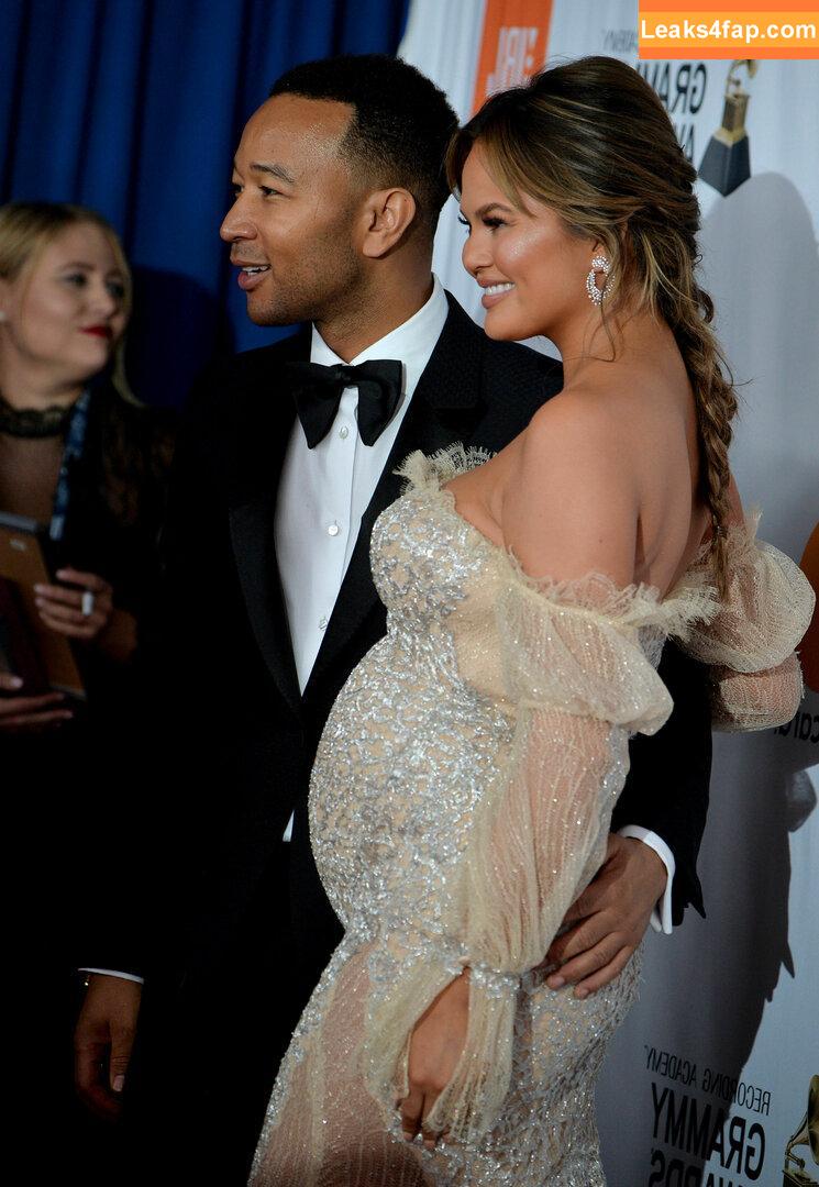 Chrissy Teigen / ChrissyTeigen слитое фото фото #0176