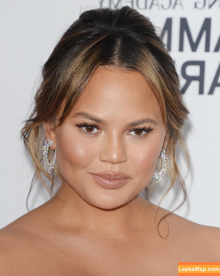Chrissy Teigen / ChrissyTeigen слитое фото фото #0178