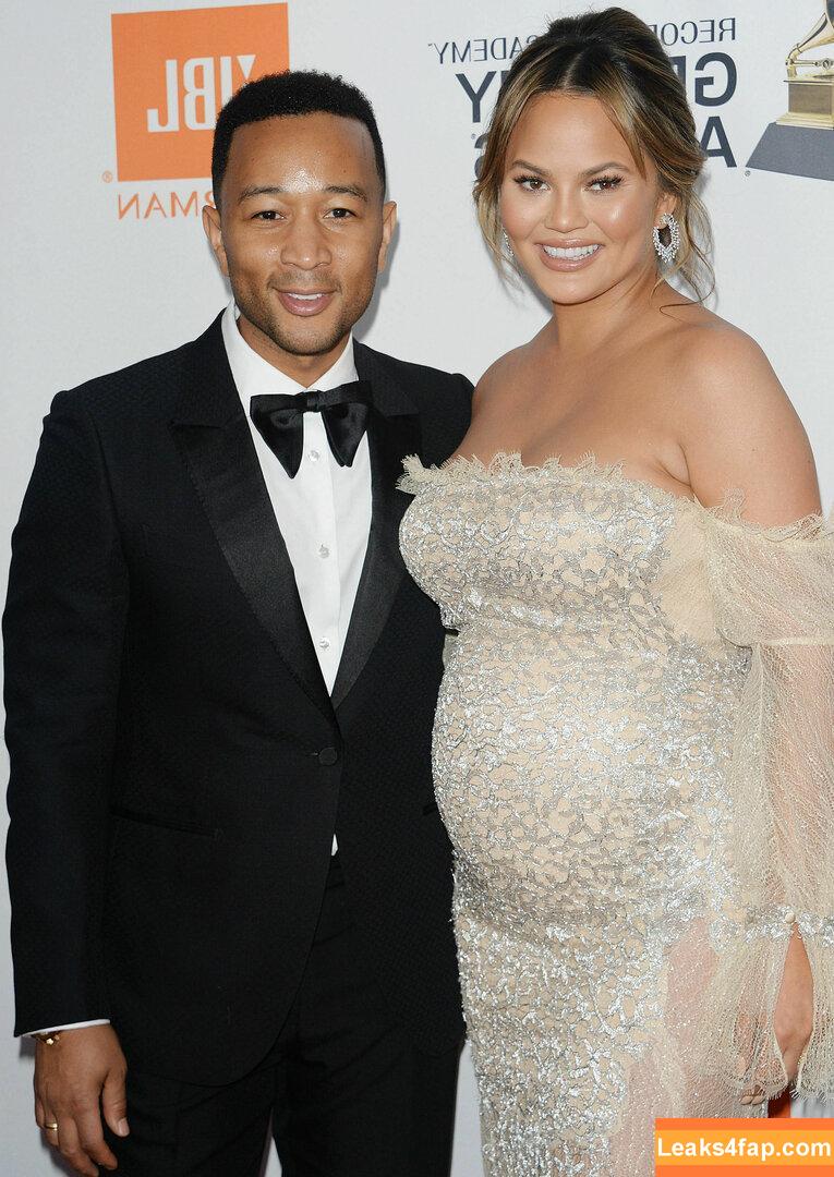 Chrissy Teigen / ChrissyTeigen слитое фото фото #0179