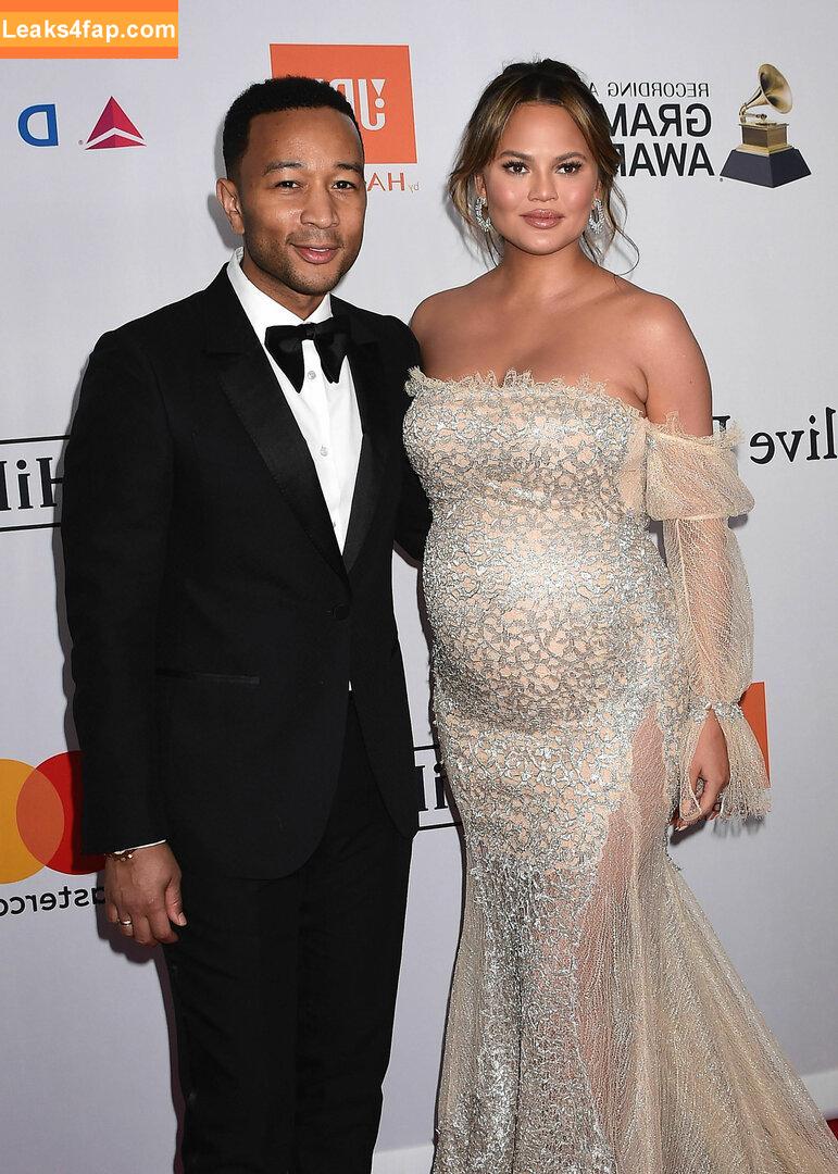 Chrissy Teigen / ChrissyTeigen слитое фото фото #0185