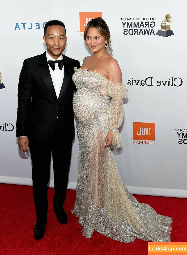 Chrissy Teigen / ChrissyTeigen слитое фото фото #0189