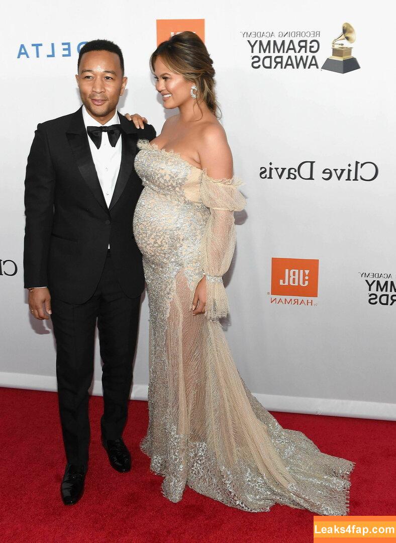 Chrissy Teigen / ChrissyTeigen слитое фото фото #0190