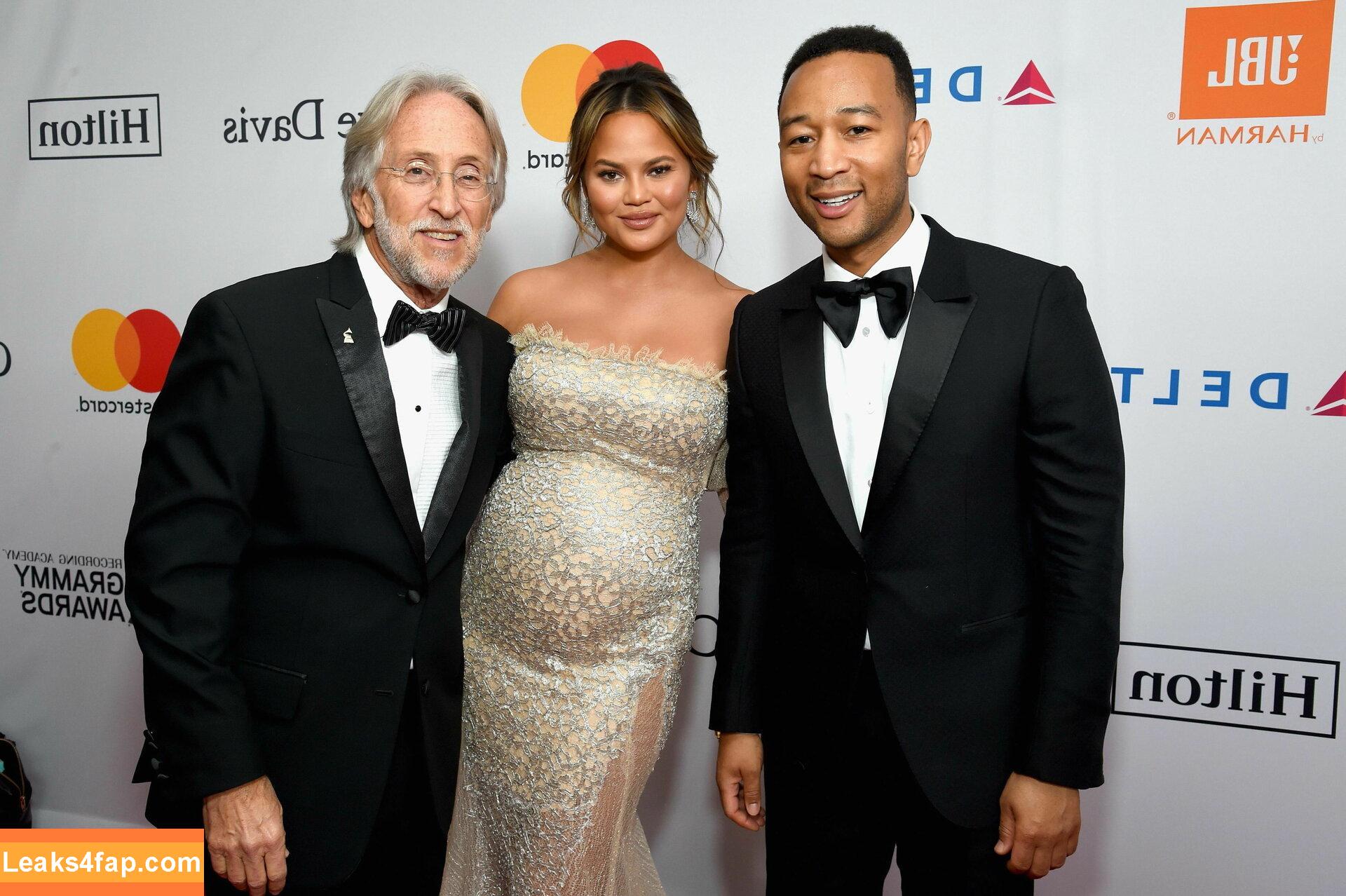 Chrissy Teigen / ChrissyTeigen слитое фото фото #0192