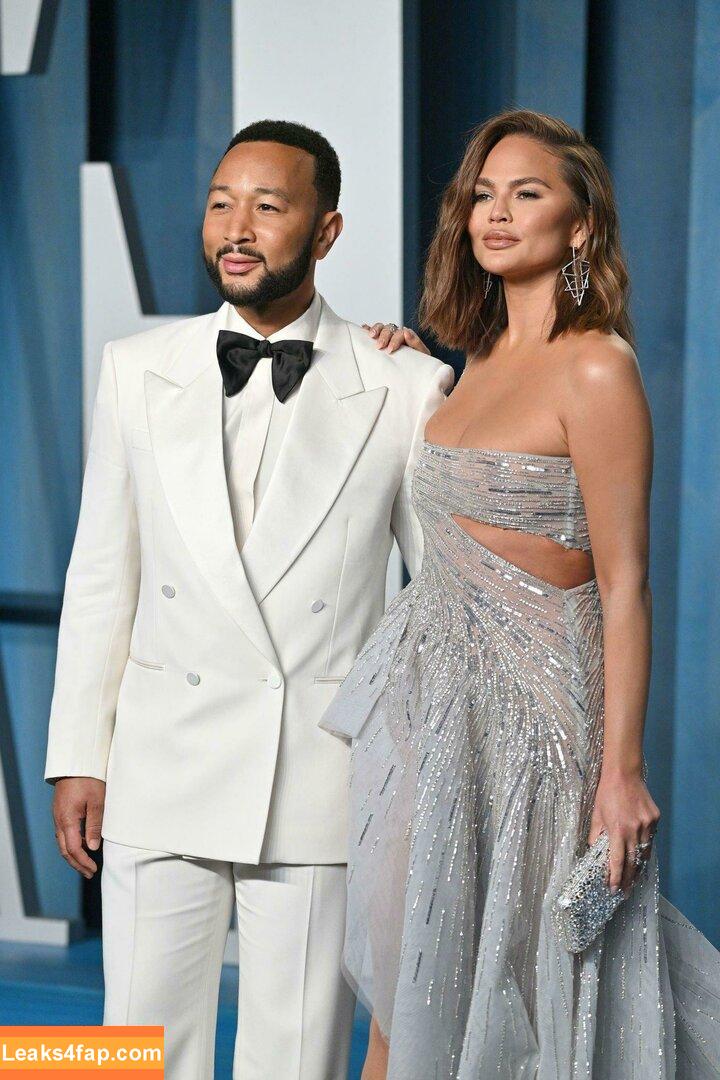 Chrissy Teigen / ChrissyTeigen слитое фото фото #0235