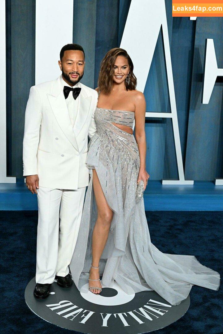 Chrissy Teigen / ChrissyTeigen слитое фото фото #0236