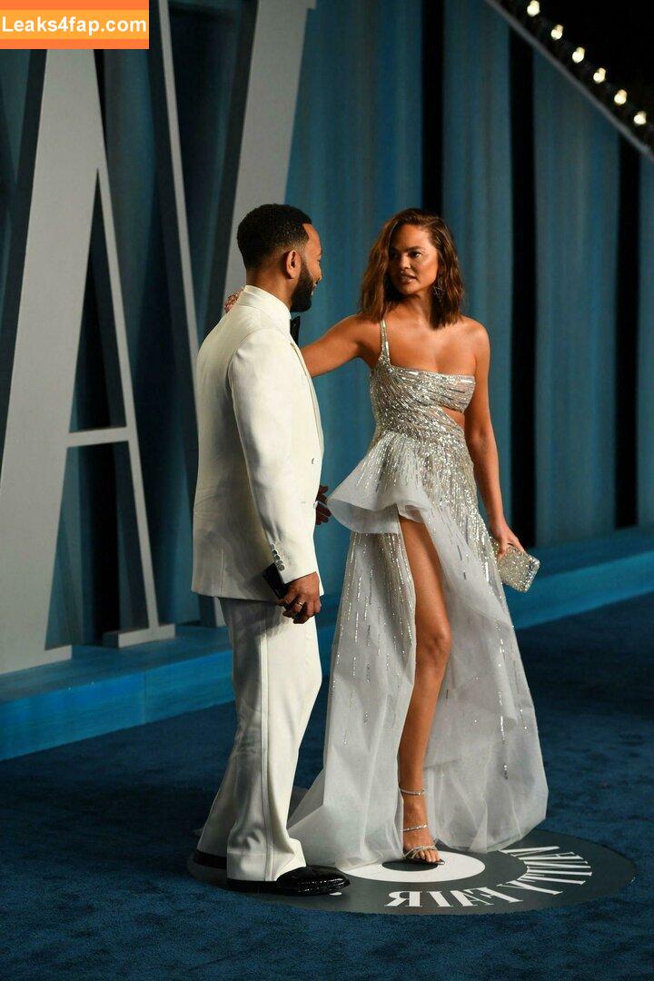 Chrissy Teigen / ChrissyTeigen слитое фото фото #0242