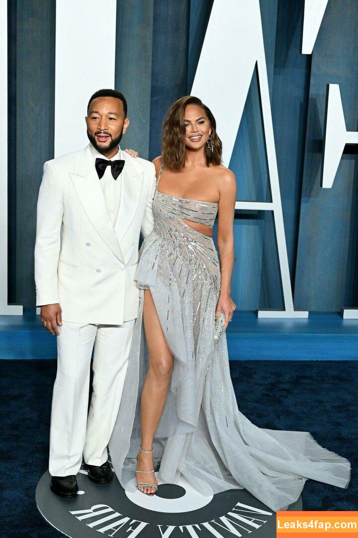 Chrissy Teigen / ChrissyTeigen слитое фото фото #0243