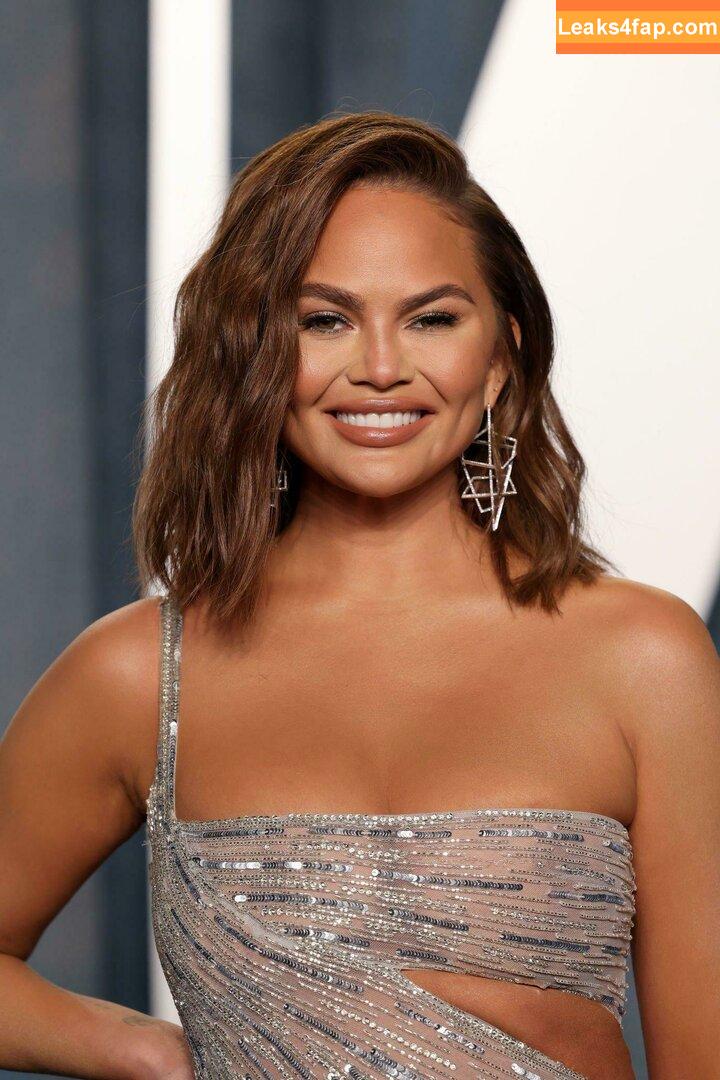 Chrissy Teigen / ChrissyTeigen слитое фото фото #0252