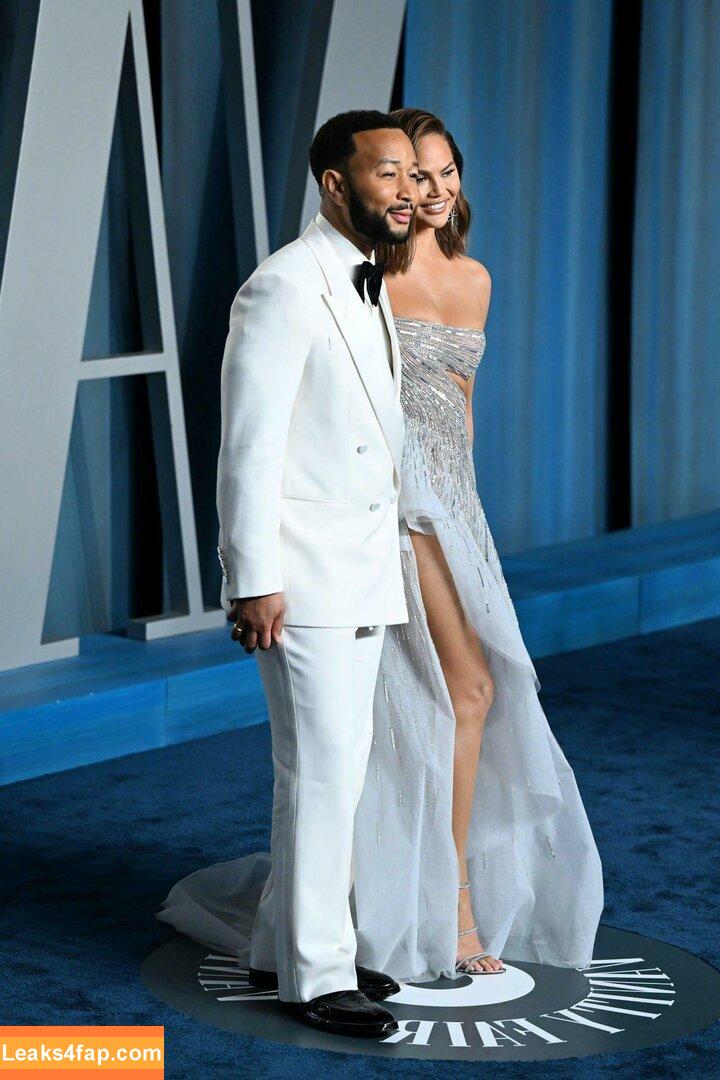 Chrissy Teigen / ChrissyTeigen слитое фото фото #0254