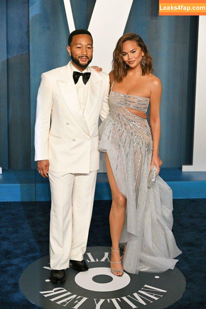 Chrissy Teigen / ChrissyTeigen слитое фото фото #0255