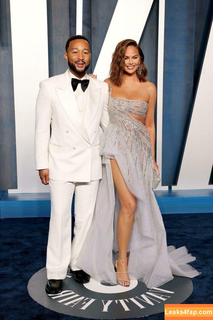 Chrissy Teigen / ChrissyTeigen слитое фото фото #0258