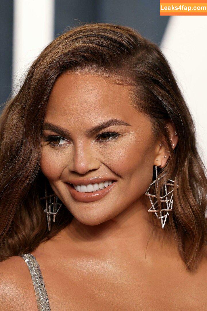 Chrissy Teigen / ChrissyTeigen слитое фото фото #0269