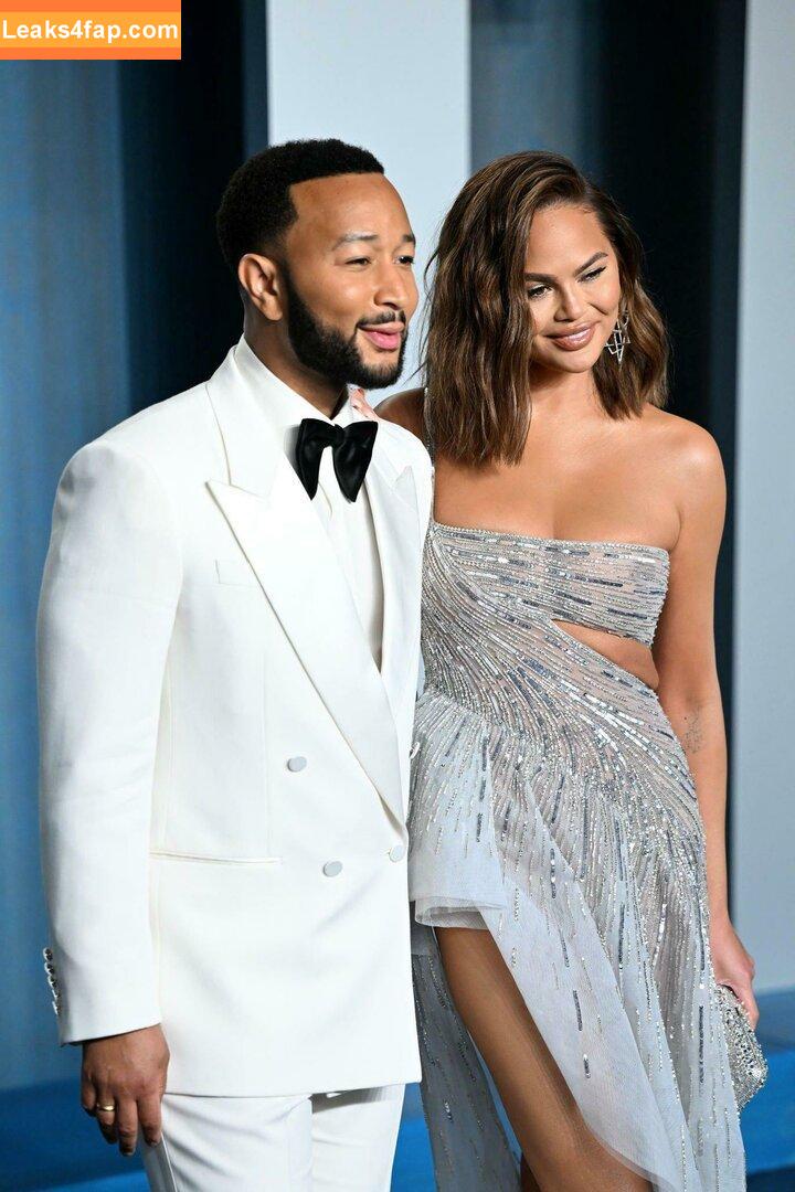 Chrissy Teigen / ChrissyTeigen слитое фото фото #0270