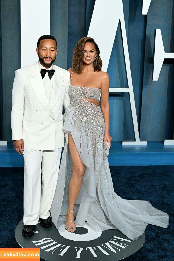 Chrissy Teigen / ChrissyTeigen слитое фото фото #0271